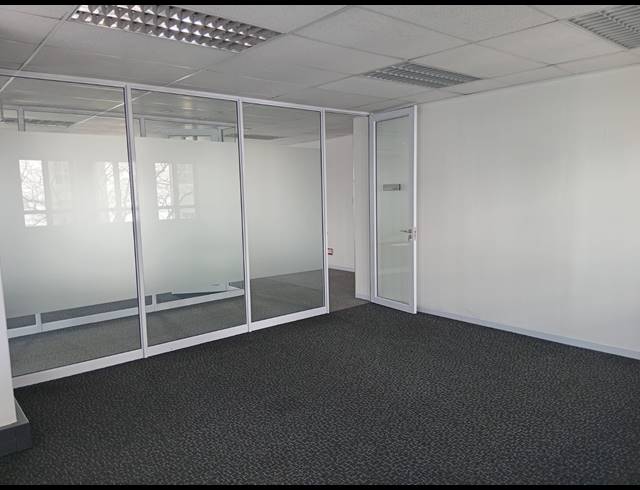 1,224M² BUILDING TO LET IN BRYANSTON